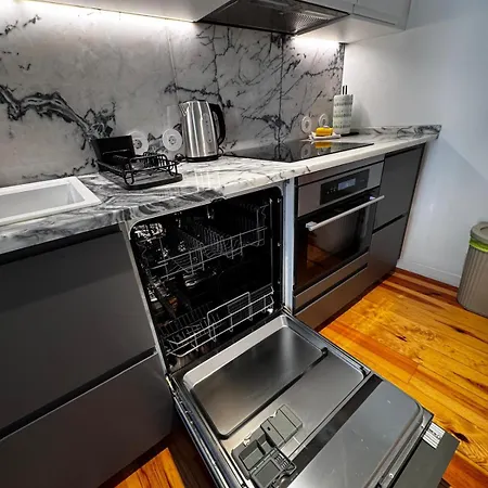 Stylish Stay, Renovated Gem In Bairro Alto Apartman Lisboa
